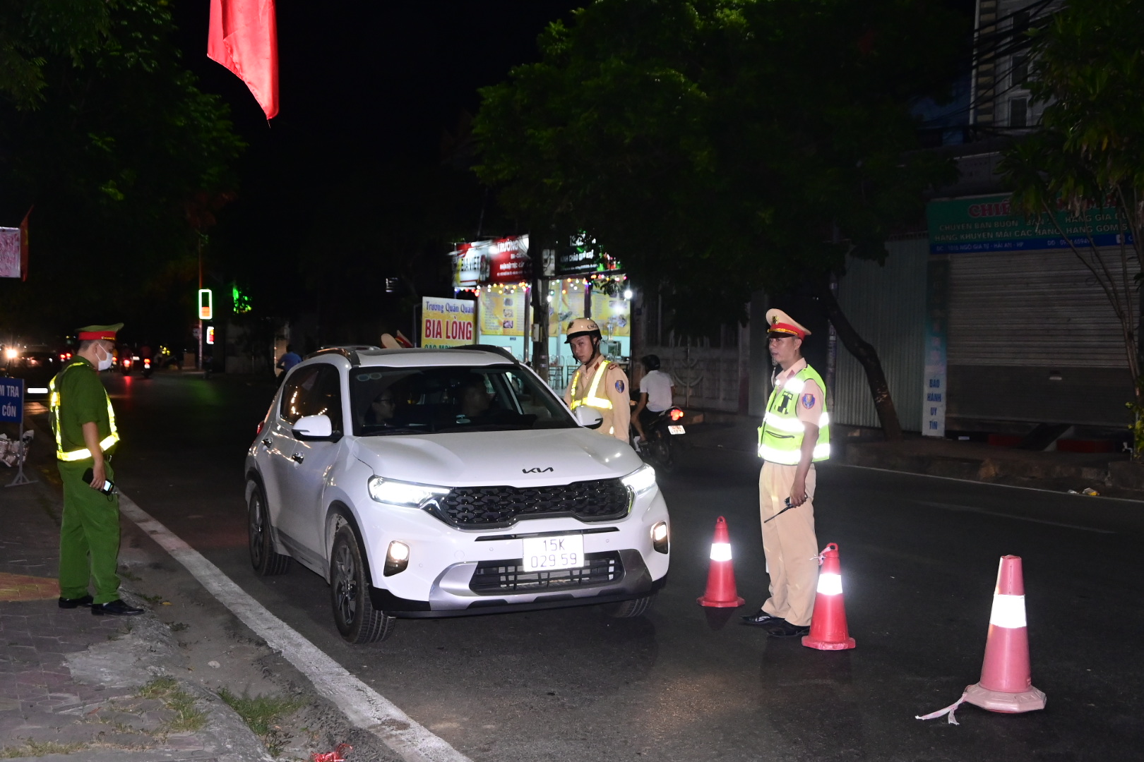 Công an quận Ngô Quyền phát hiện, xử phạt 4 trường hợp vi phạm TTATGT trong đêm 4/11